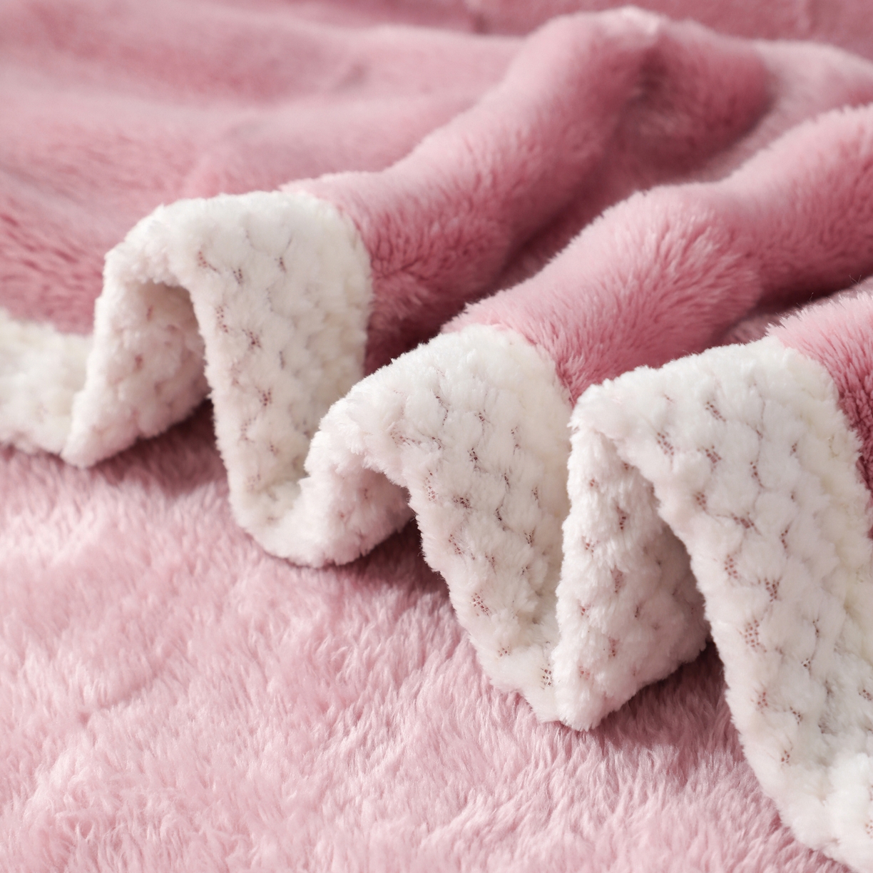 91家纺网 家纺一手货源 找家纺 梦洋家纺 2025新款双面兔毛绒毛毯 豆沙色