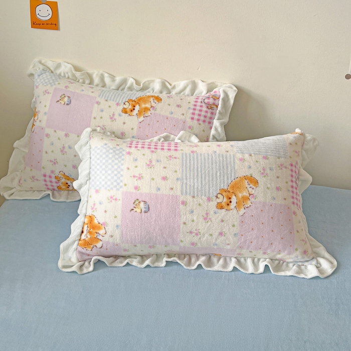 眷恋家纺 2025新款高克重牛奶绒花边枕套枕头套 花园狗