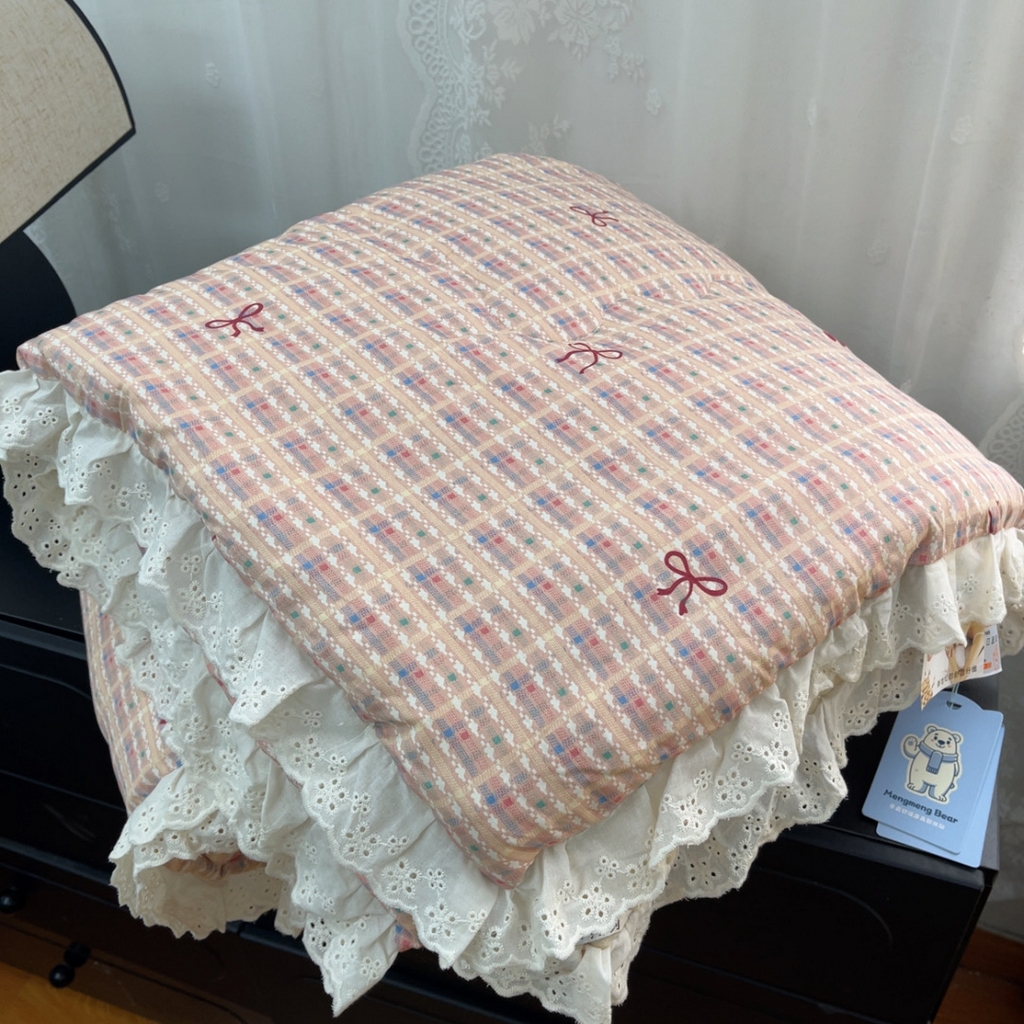 91家纺网 家纺一手货源 找家纺 暖居 2025新款纯棉花边款春秋豆豆被四季通用 时尚小香