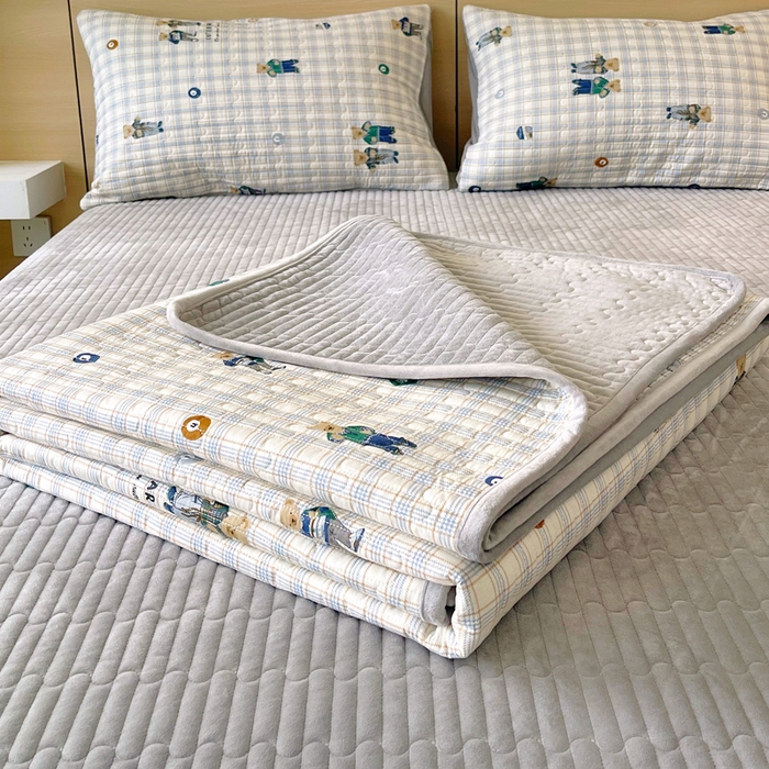 91家纺网 家纺一手货源 找家纺 春皖家纺 2025新款A类棉加绒多功能床盖 小熊乐园