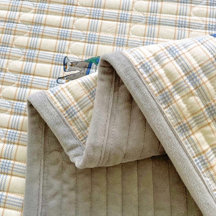 91家纺网 家纺一手货源 找家纺 春皖家纺 2025新款A类棉加绒多功能床盖 小熊乐园