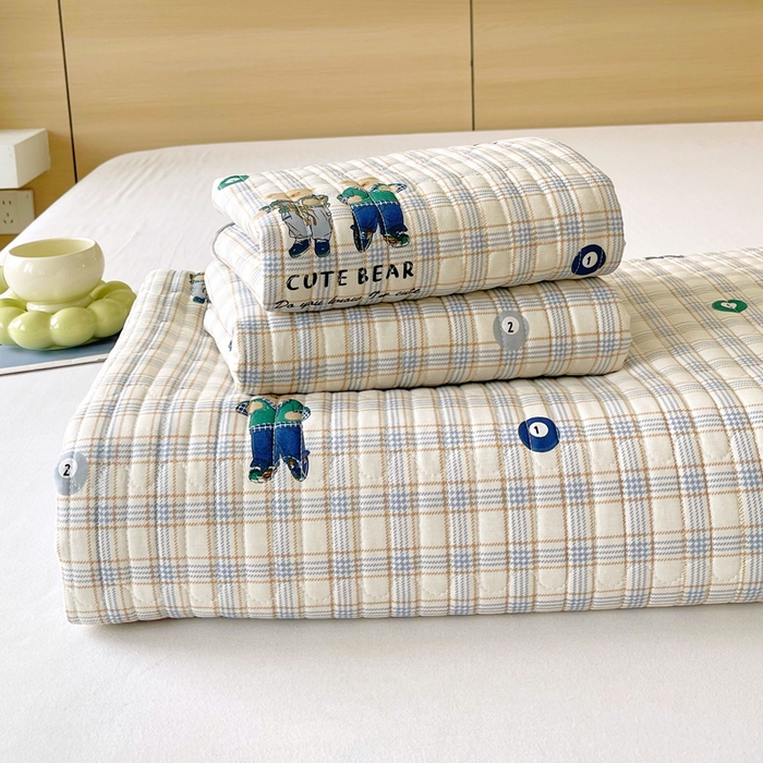 91家纺网 家纺一手货源 找家纺 春皖家纺 2025新款A类棉加绒多功能床盖 小熊乐园