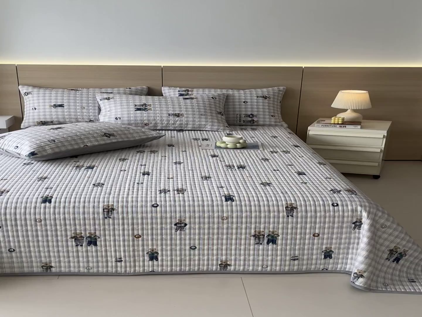 91家纺网 家纺一手货源 找家纺 春皖家纺 2025新款A类棉加绒多功能床盖 小熊乐园