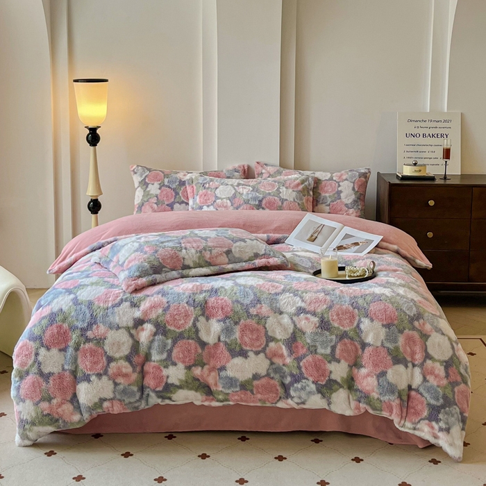 91家纺网 家纺一手货源 找家纺 （总）梦莱斯 2025新款亲肤舒适兔毛印花牛奶绒保暖四件套一美拉德系