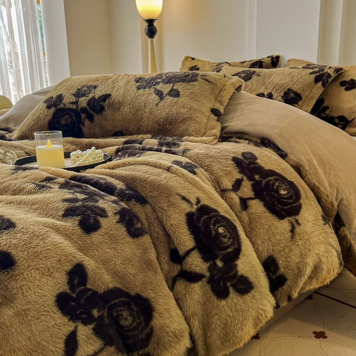 91家纺网 家纺一手货源 找家纺 梦莱斯 2025新款亲肤舒适兔毛印花牛奶绒保暖四件套一美拉德系 黑玫瑰棕