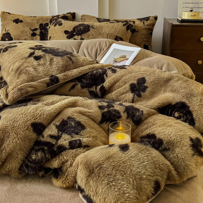 91家纺网 家纺一手货源 找家纺 梦莱斯 2025新款亲肤舒适兔毛印花牛奶绒保暖四件套一美拉德系 黑玫瑰棕