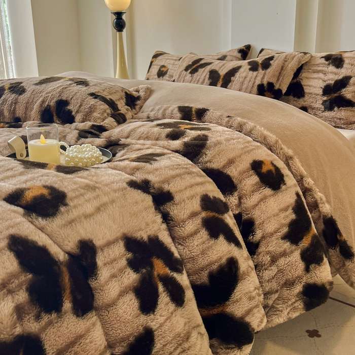 91家纺网 家纺一手货源 找家纺 梦莱斯 2025新款亲肤舒适兔毛印花牛奶绒保暖四件套一美拉德系 蝴蝶棕