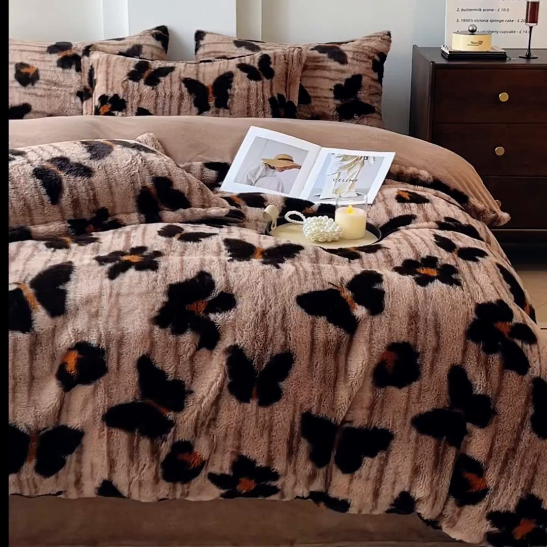 91家纺网 家纺一手货源 找家纺 梦莱斯 2025新款亲肤舒适兔毛印花牛奶绒保暖四件套一美拉德系 蝴蝶棕