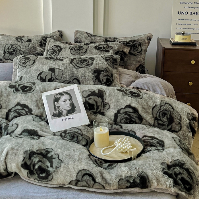 91家纺网 家纺一手货源 找家纺 梦莱斯 2025新款亲肤舒适兔毛印花牛奶绒保暖四件套一美拉德系 花影灰