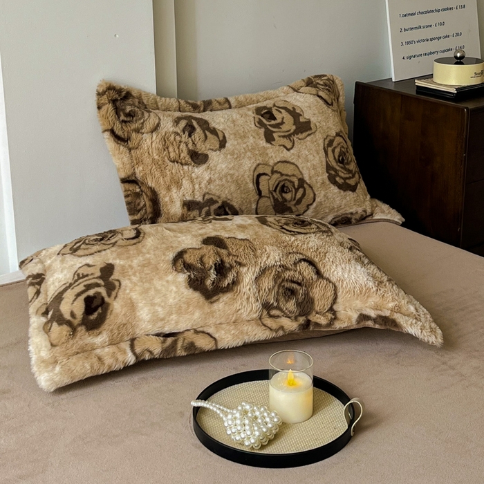 91家纺网 家纺一手货源 找家纺 梦莱斯 2025新款亲肤舒适兔毛印花牛奶绒保暖四件套一美拉德系 花影棕