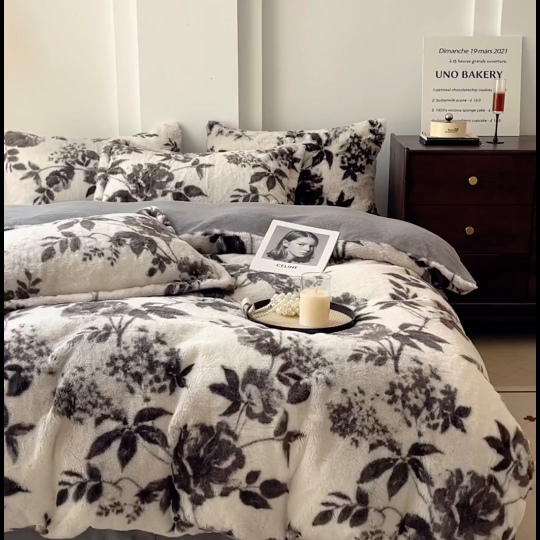 91家纺网 家纺一手货源 找家纺 梦莱斯 2025新款亲肤舒适兔毛印花牛奶绒保暖四件套一美拉德系 灰色树枝