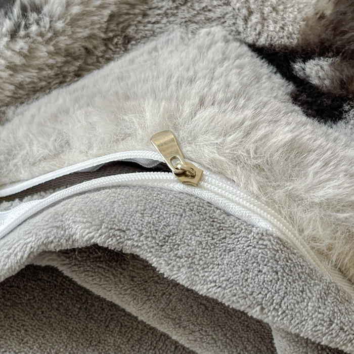 91家纺网 家纺一手货源 找家纺 梦莱斯 2025新款亲肤舒适兔毛印花牛奶绒保暖四件套一美拉德系 灰色小花