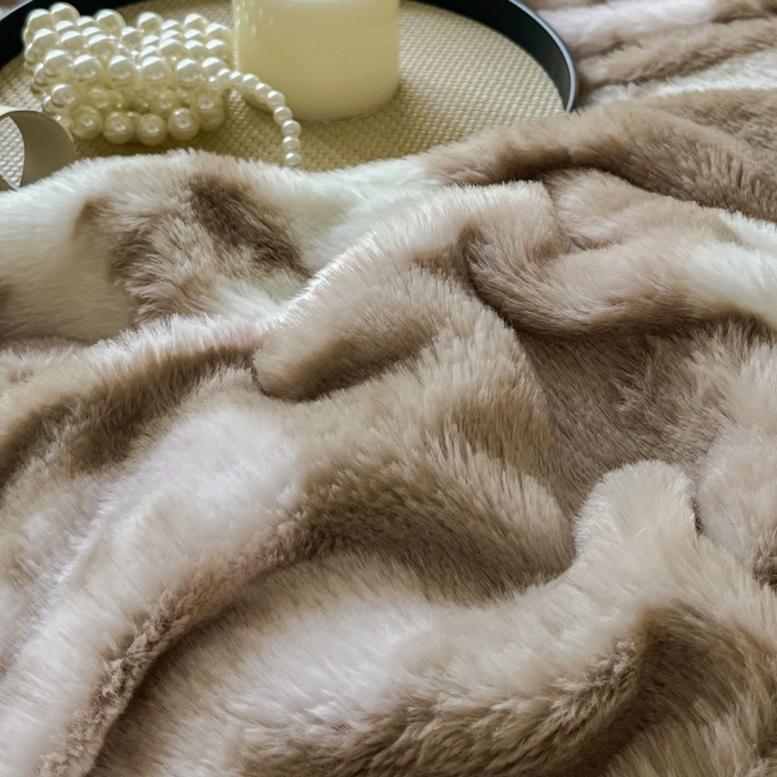 91家纺网 家纺一手货源 找家纺 梦莱斯 2025新款亲肤舒适兔毛印花牛奶绒保暖四件套一美拉德系 咖底小花