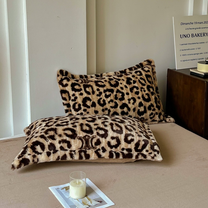 91家纺网 家纺一手货源 找家纺 梦莱斯 2025新款亲肤舒适兔毛印花牛奶绒保暖四件套一美拉德系 咖啡豹圈