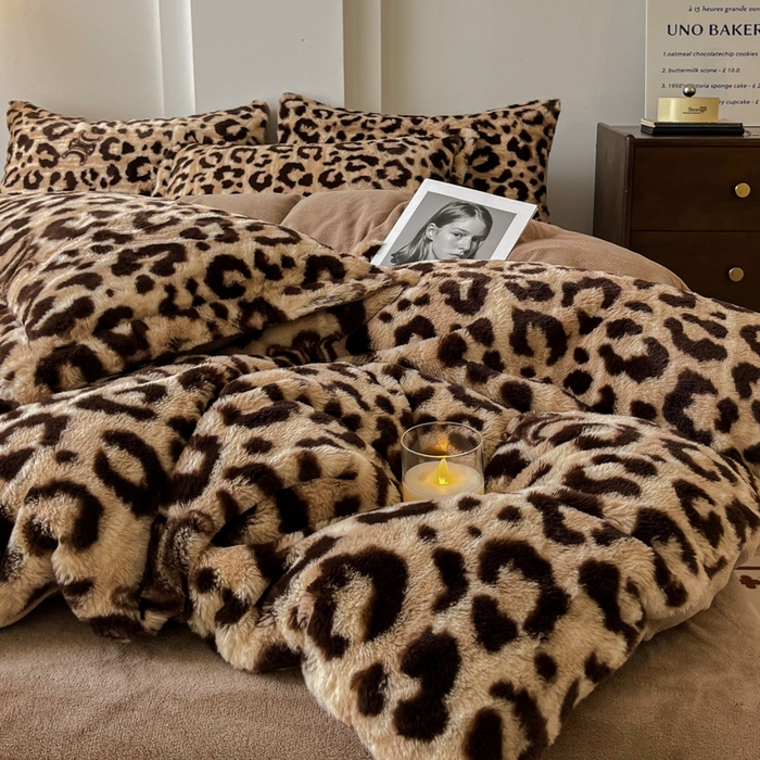 91家纺网 家纺一手货源 找家纺 梦莱斯 2025新款亲肤舒适兔毛印花牛奶绒保暖四件套一美拉德系 咖啡豹圈