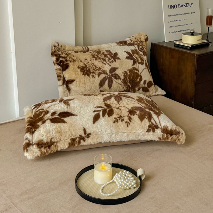 91家纺网 家纺一手货源 找家纺 梦莱斯 2025新款亲肤舒适兔毛印花牛奶绒保暖四件套一美拉德系 咖啡树枝