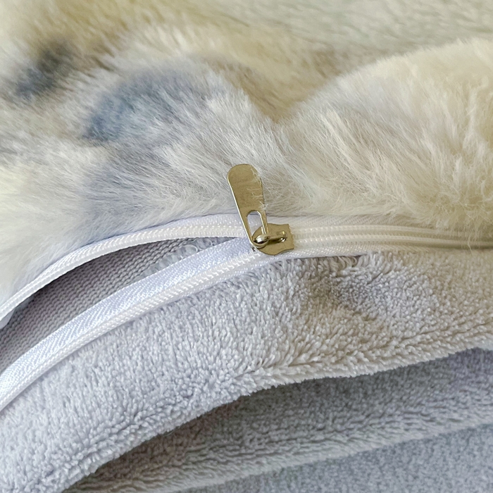 91家纺网 家纺一手货源 找家纺 梦莱斯 2025新款亲肤舒适兔毛印花牛奶绒保暖四件套一美拉德系 蓝色树叶