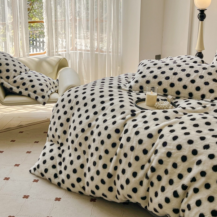 91家纺网 家纺一手货源 找家纺 梦莱斯 2025新款亲肤舒适兔毛印花牛奶绒保暖四件套一美拉德系 圆点黑