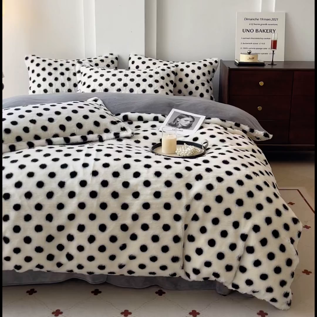 91家纺网 家纺一手货源 找家纺 梦莱斯 2025新款亲肤舒适兔毛印花牛奶绒保暖四件套一美拉德系 圆点黑