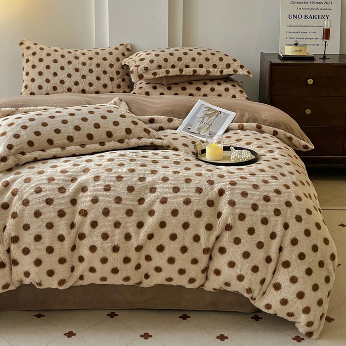 91家纺网 家纺一手货源 找家纺 梦莱斯 2025新款亲肤舒适兔毛印花牛奶绒保暖四件套一美拉德系 圆点棕