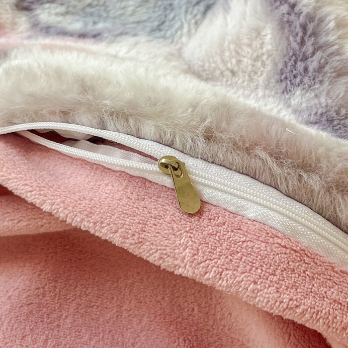 91家纺网 家纺一手货源 找家纺 梦莱斯 2025新款亲肤舒适兔毛印花牛奶绒保暖四件套一美拉德系 紫底玫瑰花