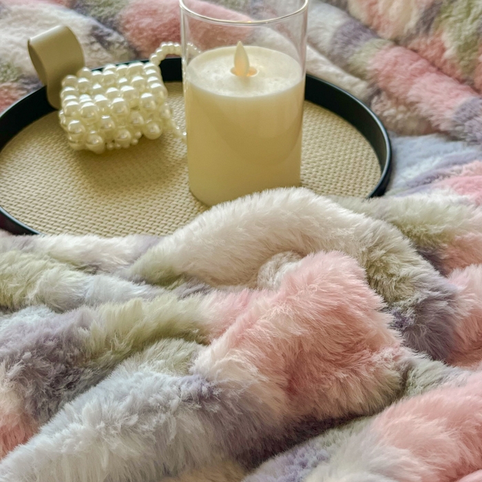 91家纺网 家纺一手货源 找家纺 梦莱斯 2025新款亲肤舒适兔毛印花牛奶绒保暖四件套一美拉德系 紫底玫瑰花