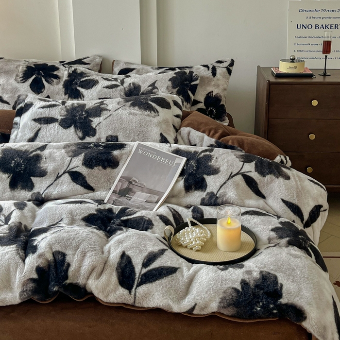 91家纺网 家纺一手货源 找家纺 梦莱斯 2025新款亲肤舒适兔毛印花牛奶绒保暖四件套一美拉德系 塞西莉亚