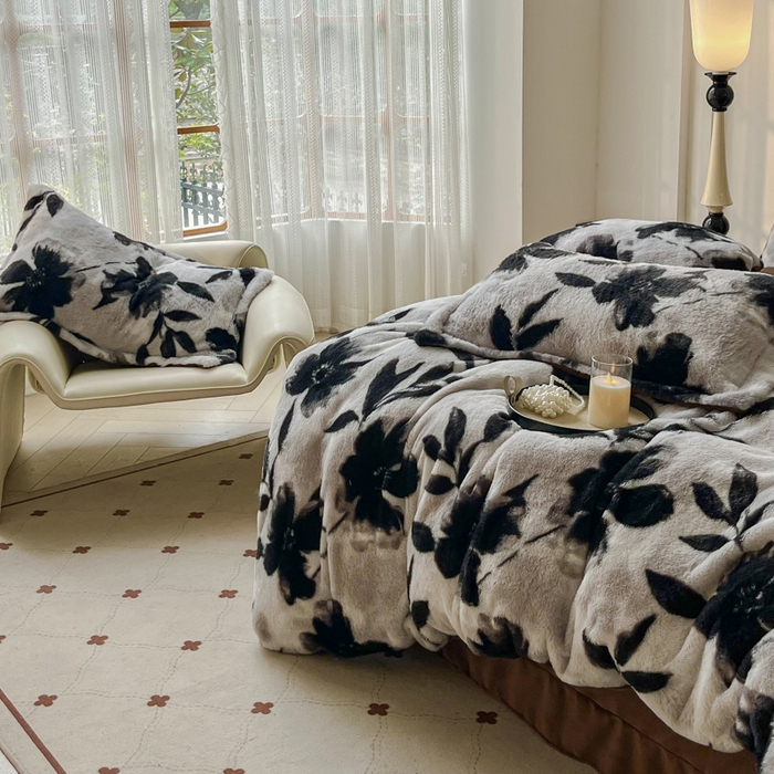 91家纺网 家纺一手货源 找家纺 梦莱斯 2025新款亲肤舒适兔毛印花牛奶绒保暖四件套一美拉德系 塞西莉亚