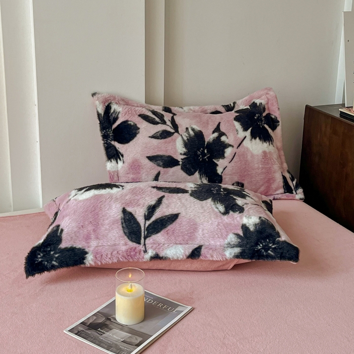 91家纺网 家纺一手货源 找家纺 梦莱斯 2025新款亲肤舒适兔毛印花牛奶绒保暖四件套一美拉德系 塞西莉亚紫