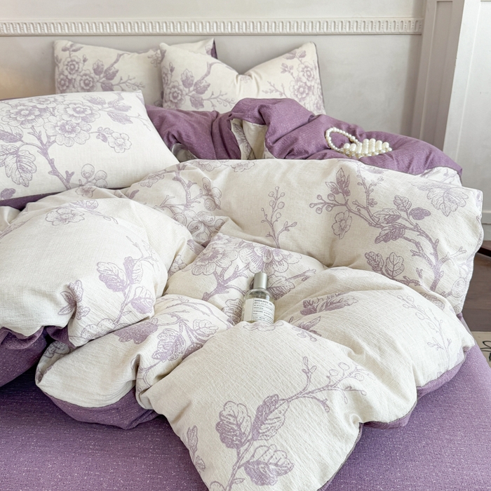 91家纺网 家纺一手货源 找家纺 佑佳家纺 2025新款复古印花亚麻双层纱花边被套枕套三件套 紫韵
