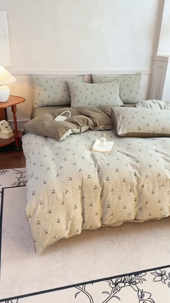 91家纺网 家纺一手货源 找家纺 佑佳家纺 2025新款复古印花亚麻双层纱花边被套枕套三件套 绿樱