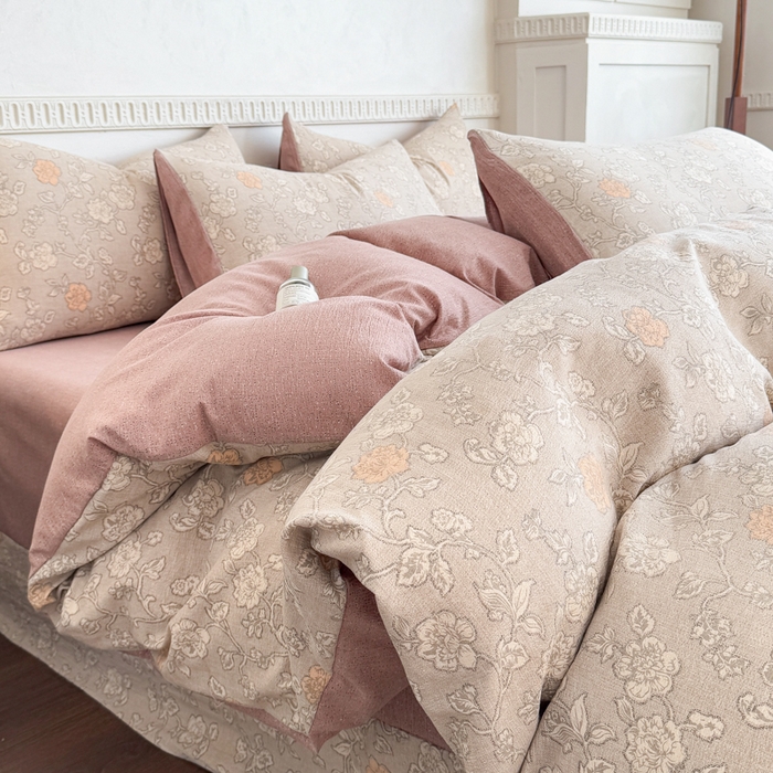 91家纺网 家纺一手货源 找家纺 佑佳家纺 2025新款复古印花亚麻双层纱花边被套枕套三件套 枫华