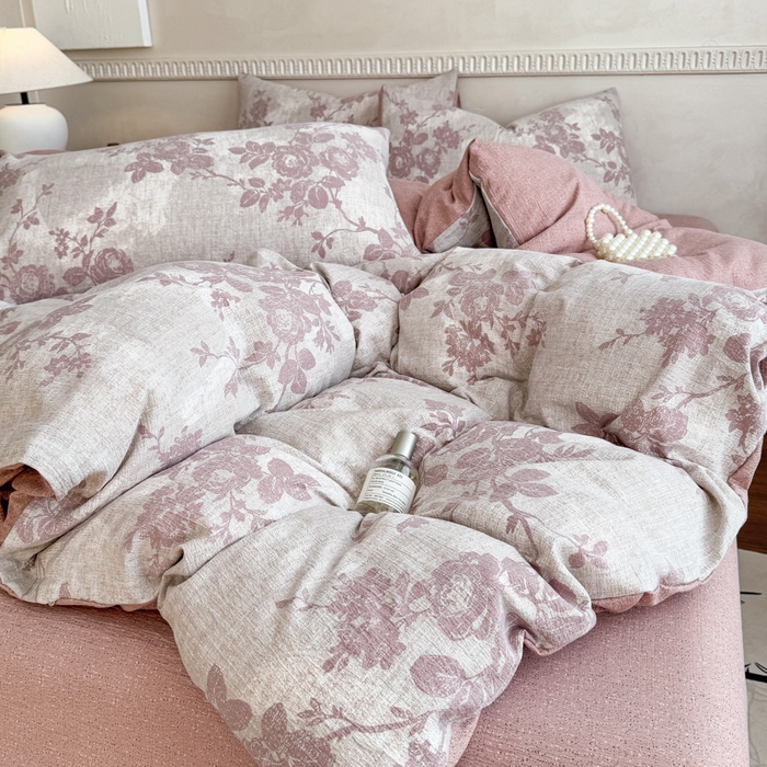 91家纺网 家纺一手货源 找家纺 佑佳家纺 2025新款复古印花亚麻双层纱花边被套枕套三件套 知音-咖