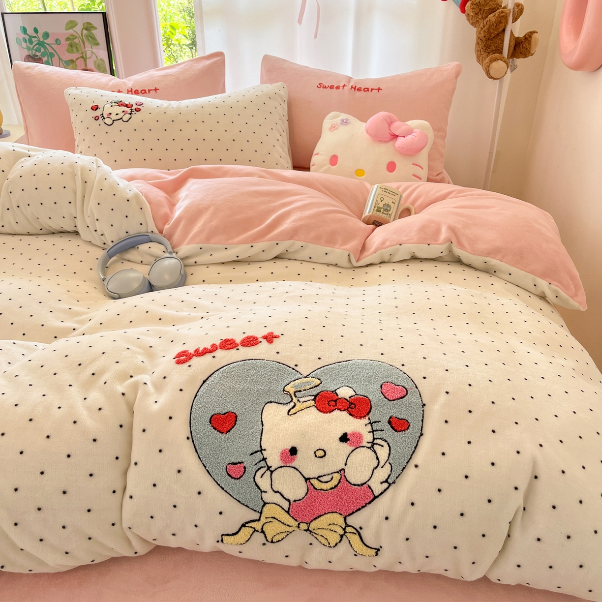 91家纺网 家纺一手货源 找家纺 如一 2025新款卡通毛巾绣系列牛奶绒四件套 爱心天使