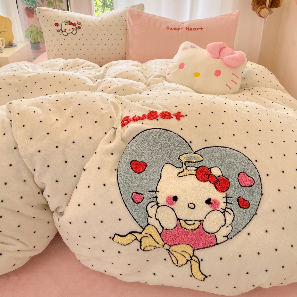 91家纺网 家纺一手货源 找家纺 如一 2025新款卡通毛巾绣系列牛奶绒四件套 爱心天使