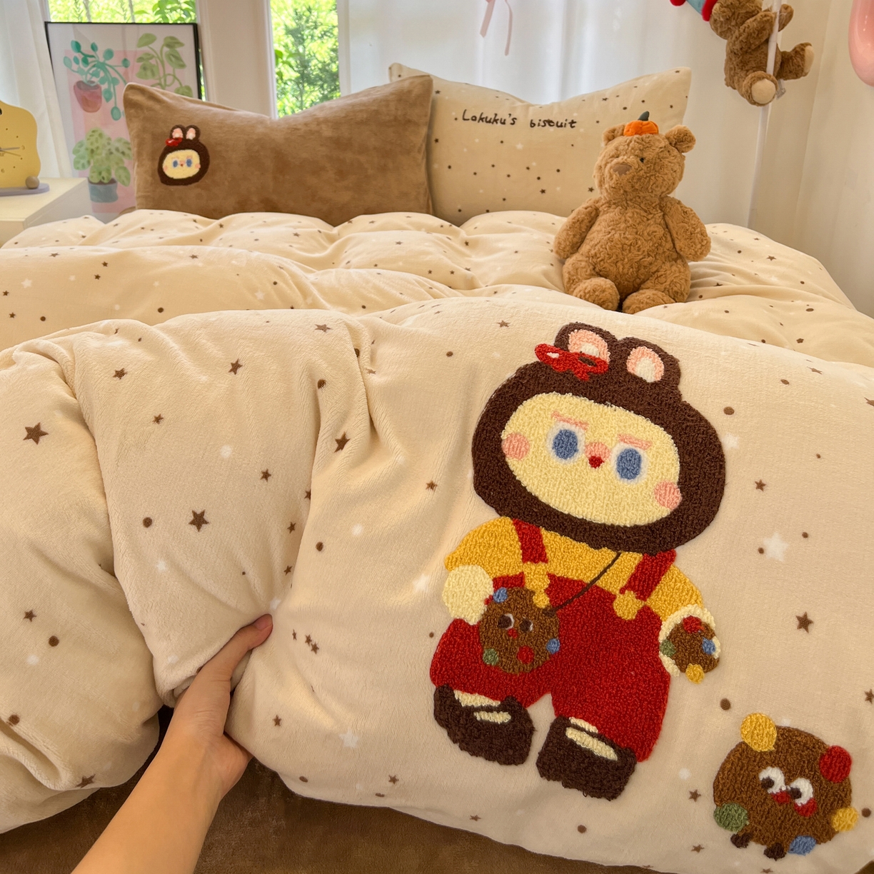 91家纺网 家纺一手货源 找家纺 如一 2025新款卡通毛巾绣系列牛奶绒四件套 拉布饼干