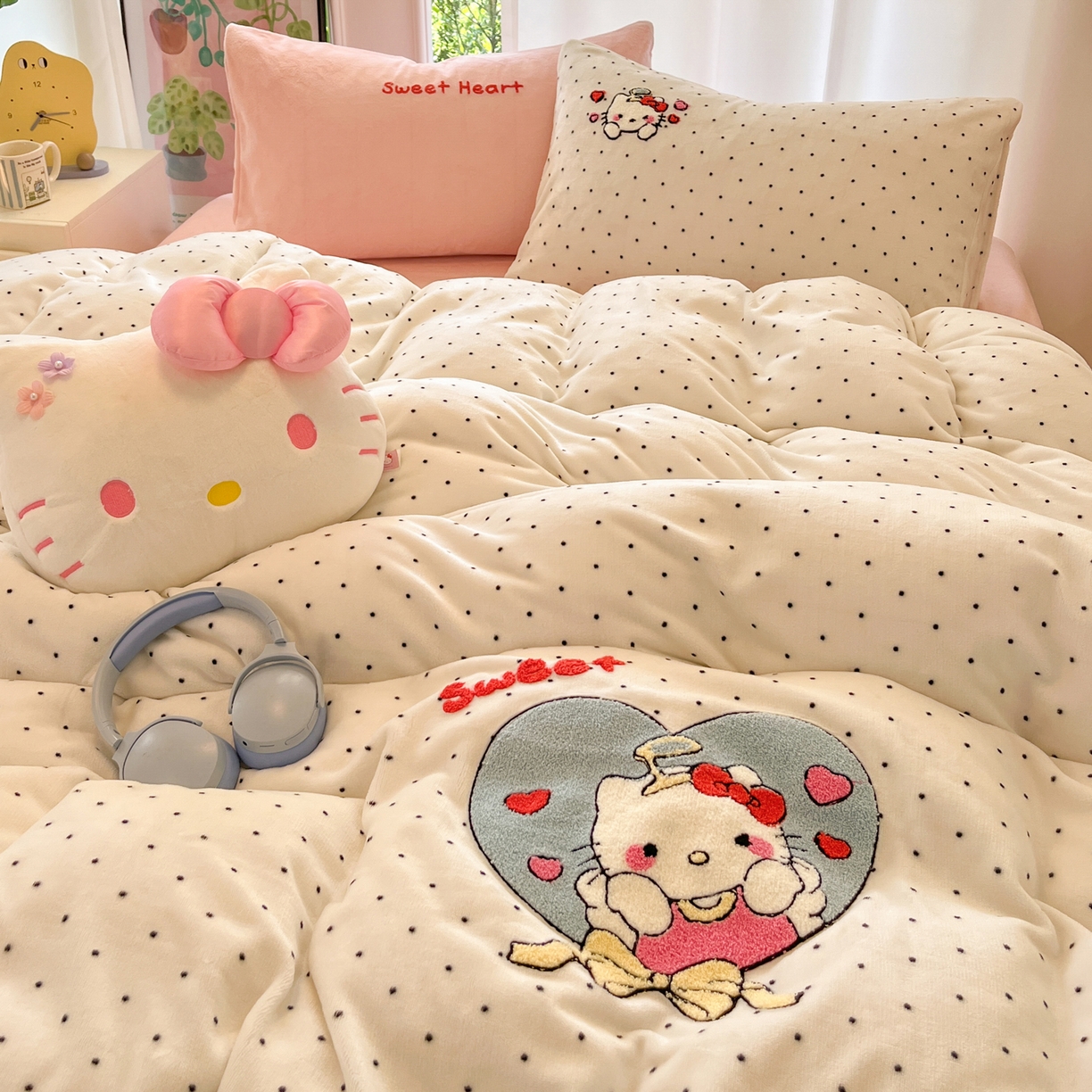 91家纺网 家纺一手货源 找家纺 如一 2025新款卡通毛巾绣系列牛奶绒四件套 爱心天使