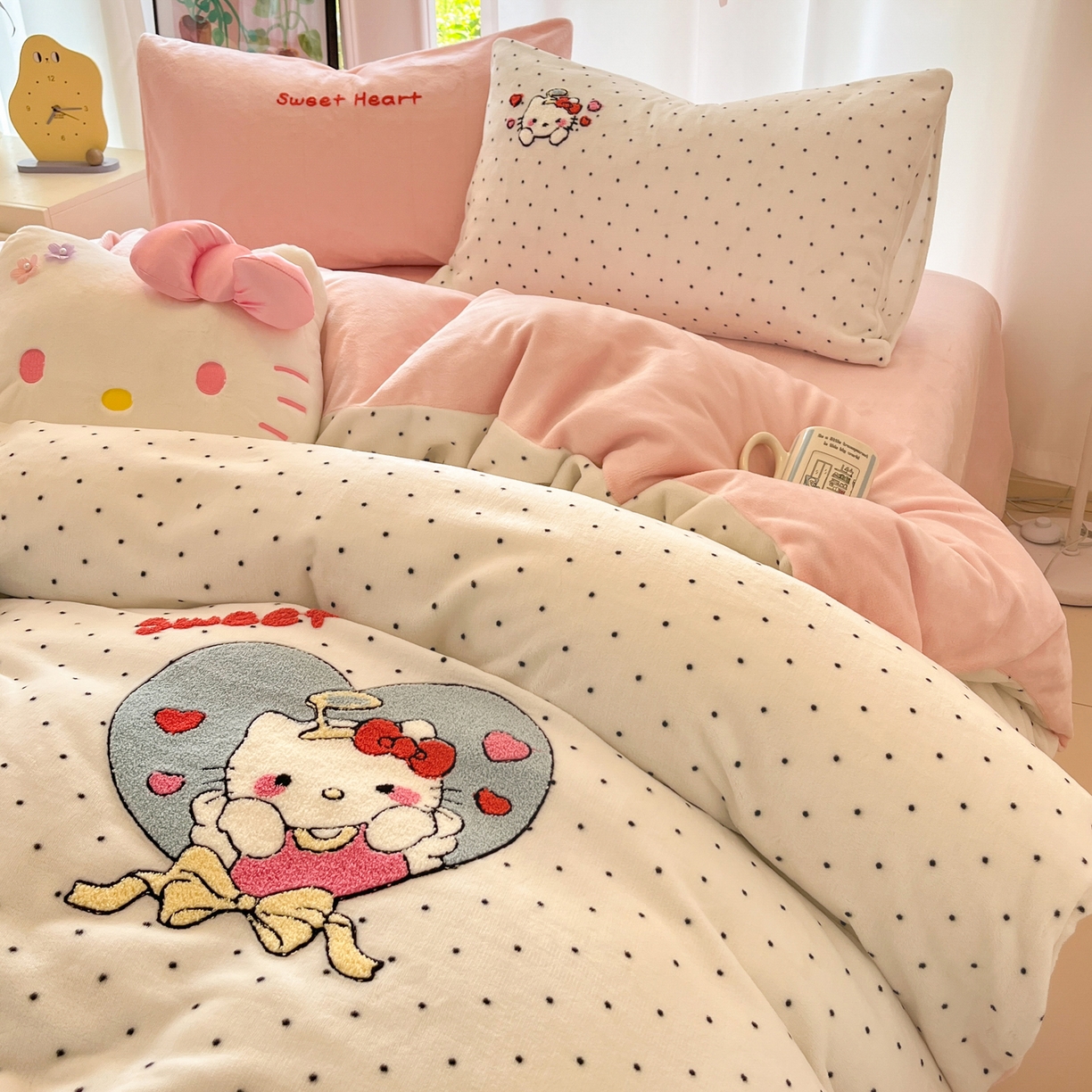 91家纺网 家纺一手货源 找家纺 如一 2025新款卡通毛巾绣系列牛奶绒四件套 爱心天使