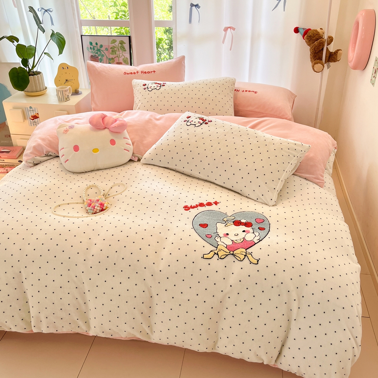 91家纺网 家纺一手货源 找家纺 如一 2025新款卡通毛巾绣系列牛奶绒四件套 爱心天使