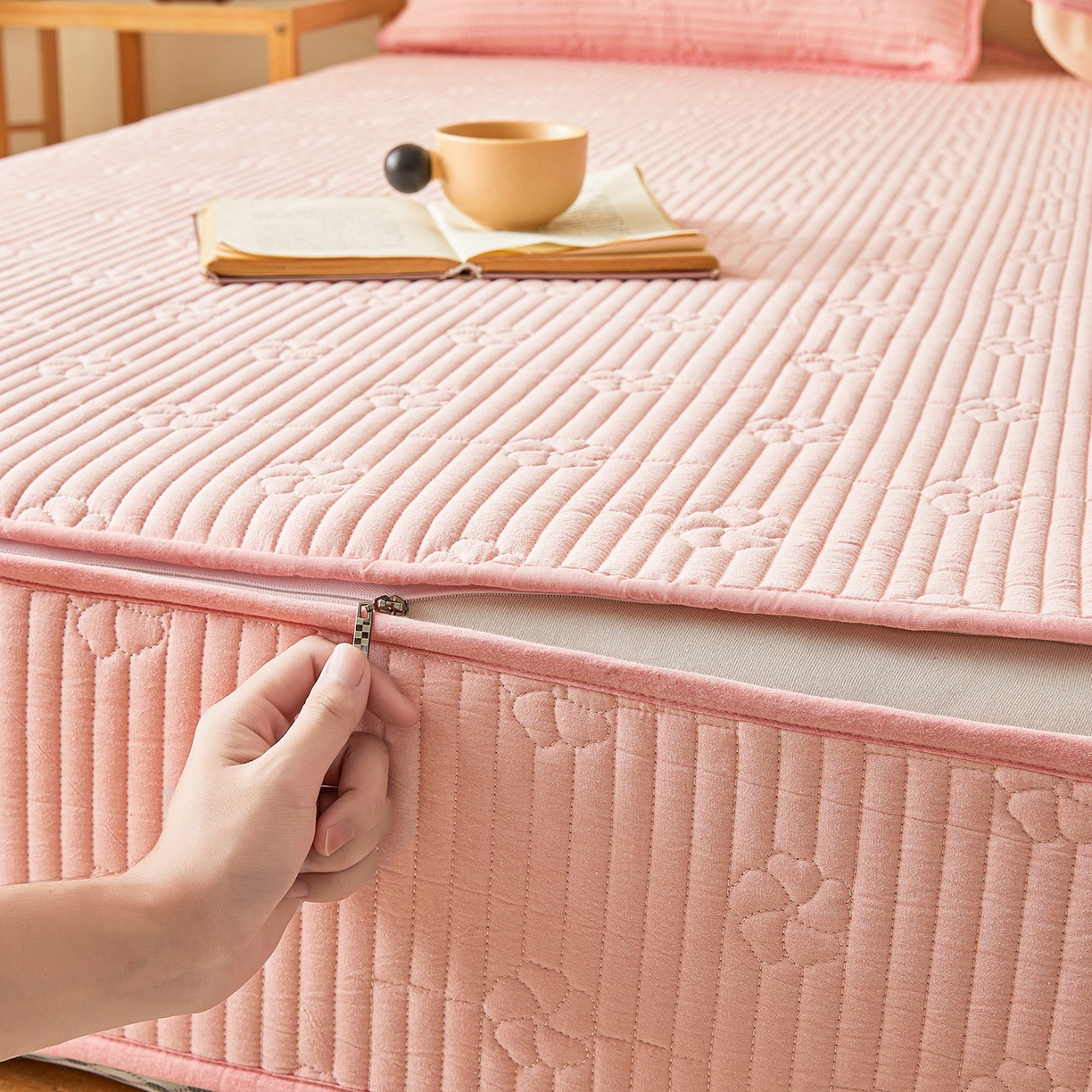 91家纺网 家纺一手货源 找家纺 伊人坊 2025新款全棉水洗棉六面全包床笠床垫保护套拉链床笠 小幸运-香玉