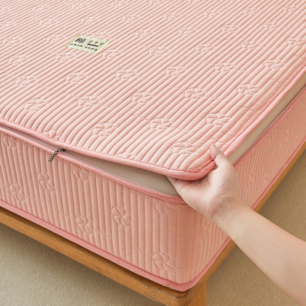 91家纺网 家纺一手货源 找家纺 伊人坊 2025新款全棉水洗棉六面全包床笠床垫保护套拉链床笠 小幸运-香玉