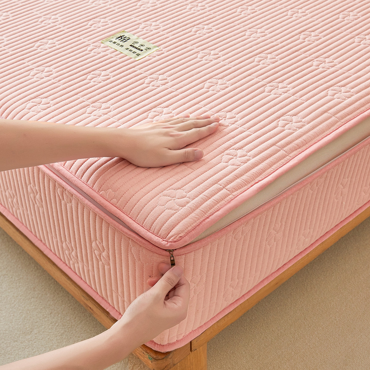 91家纺网 家纺一手货源 找家纺 伊人坊 2025新款全棉水洗棉六面全包床笠床垫保护套拉链床笠 小幸运-香玉