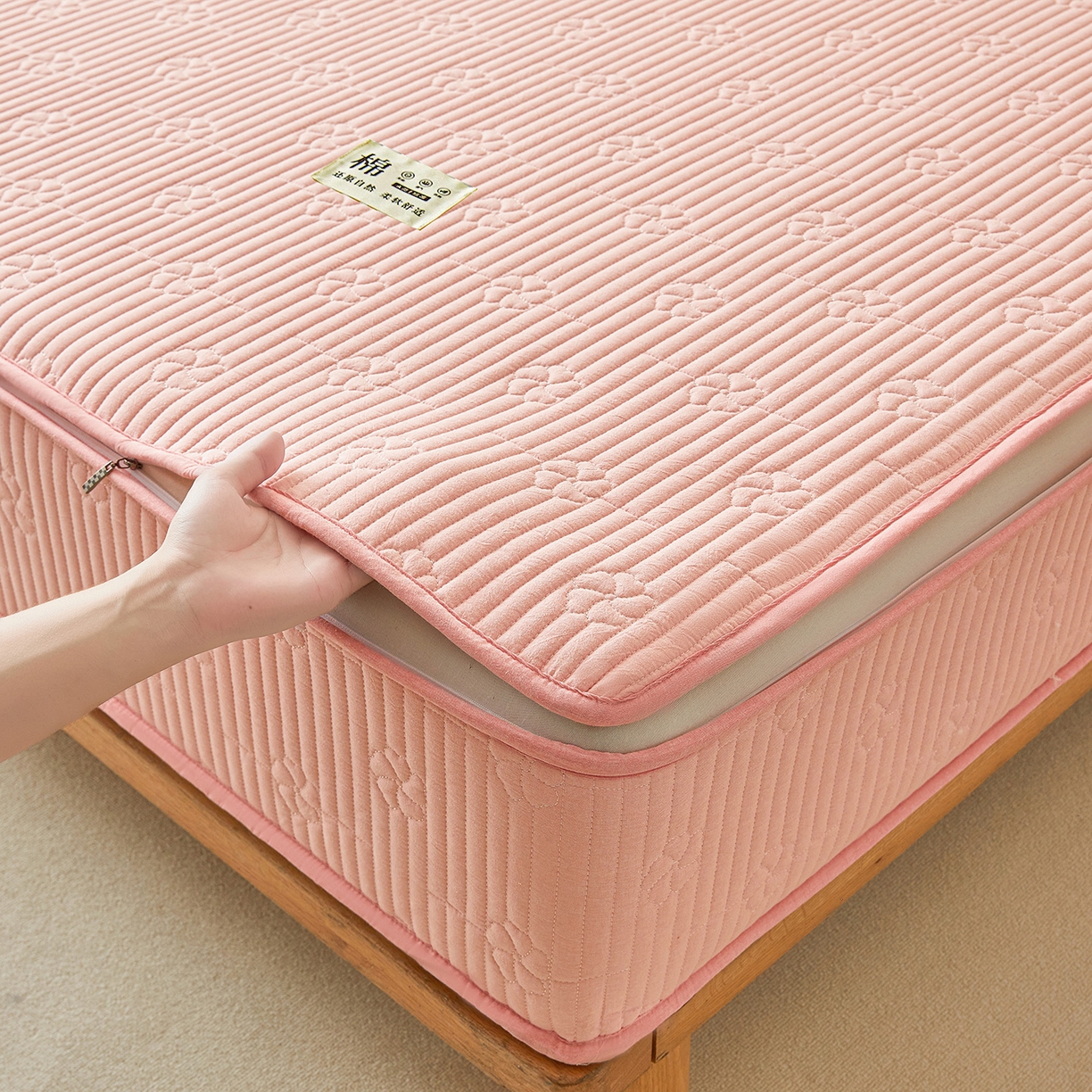 91家纺网 家纺一手货源 找家纺 伊人坊 2025新款全棉水洗棉六面全包床笠床垫保护套拉链床笠 小幸运-香玉