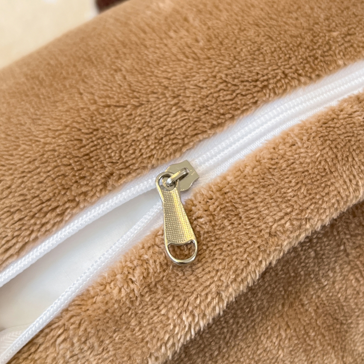 91家纺网 家纺一手货源 找家纺 如一 2025新款卡通毛巾绣系列牛奶绒四件套 拉布饼干