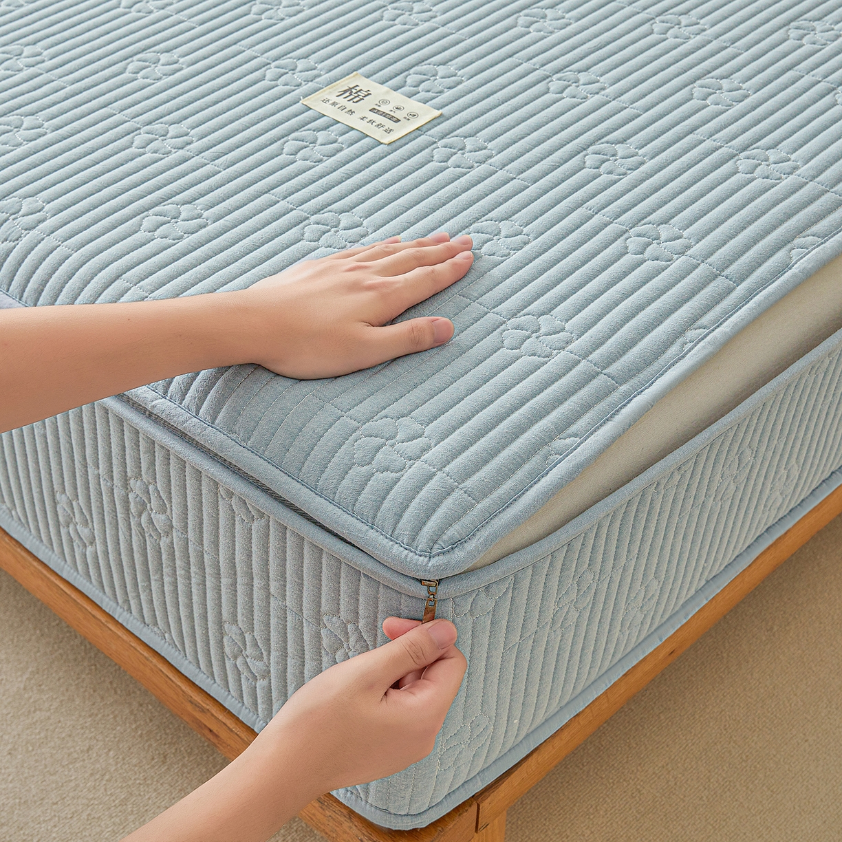 91家纺网 家纺一手货源 找家纺 伊人坊 2025新款全棉水洗棉六面全包床笠床垫保护套拉链床笠 小幸运-雾蓝