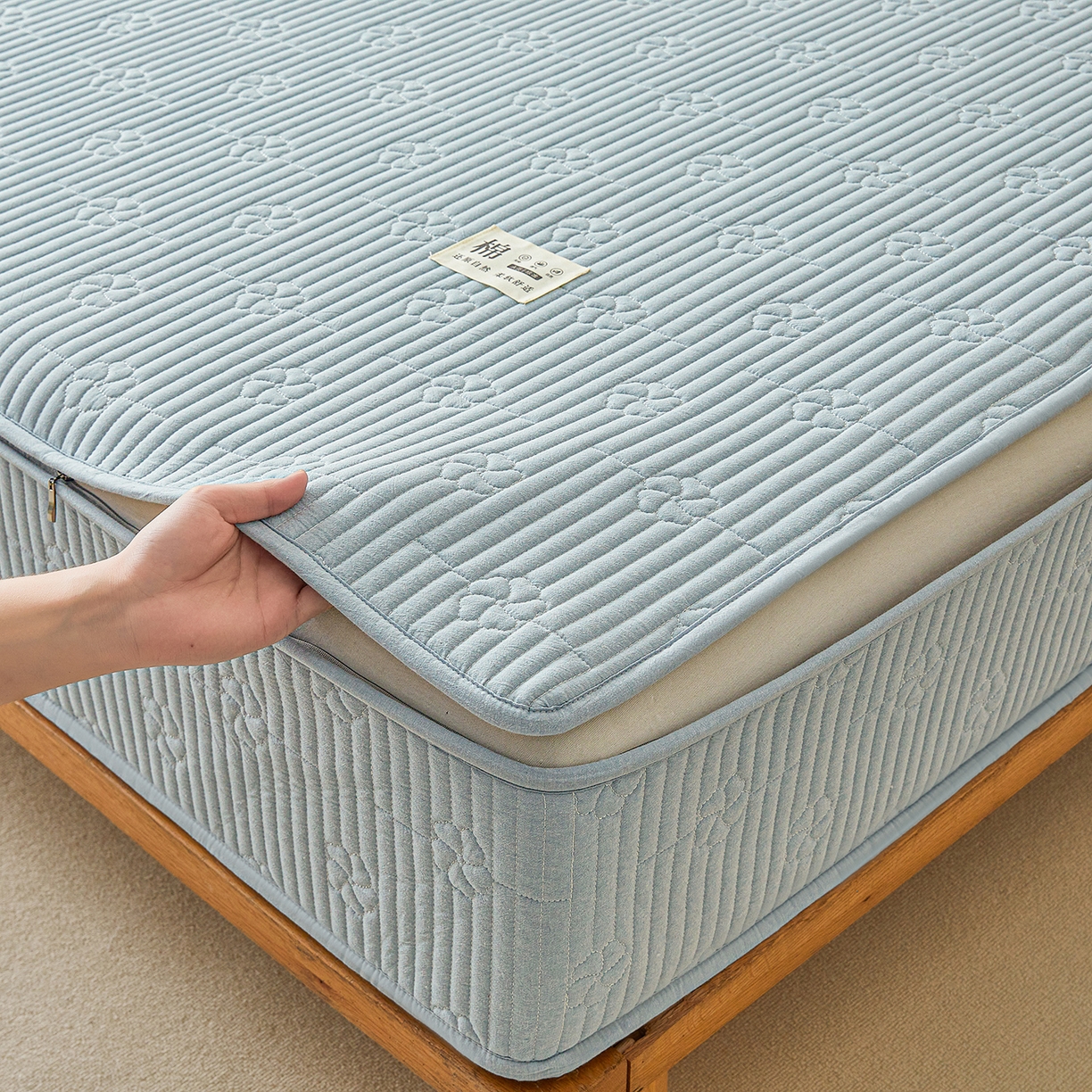 91家纺网 家纺一手货源 找家纺 伊人坊 2025新款全棉水洗棉六面全包床笠床垫保护套拉链床笠 小幸运-雾蓝