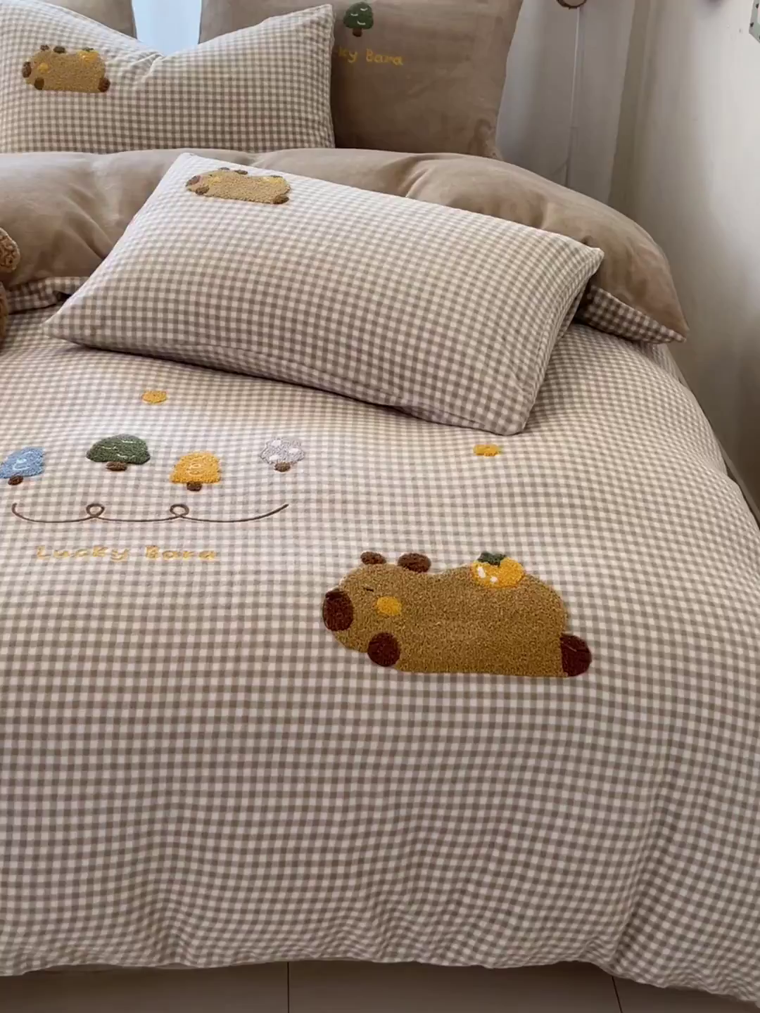 91家纺网 家纺一手货源 找家纺 （总）如一 2025新款卡通毛巾绣系列牛奶绒四件套