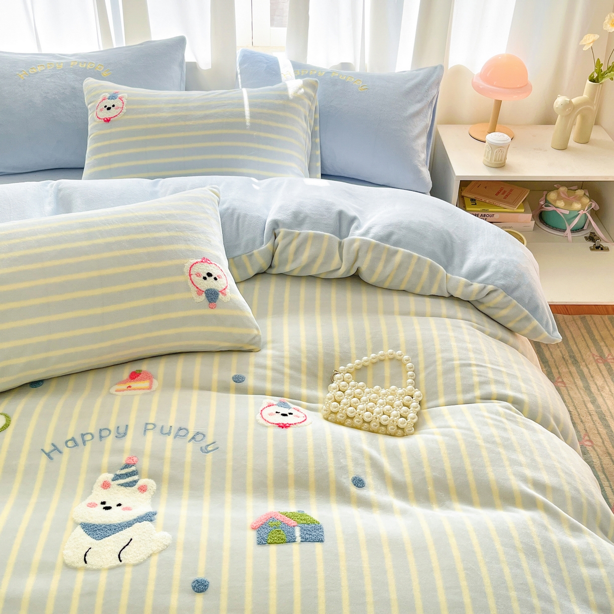 91家纺网 家纺一手货源 找家纺 如一 2025新款卡通毛巾绣系列牛奶绒四件套 竖条西高