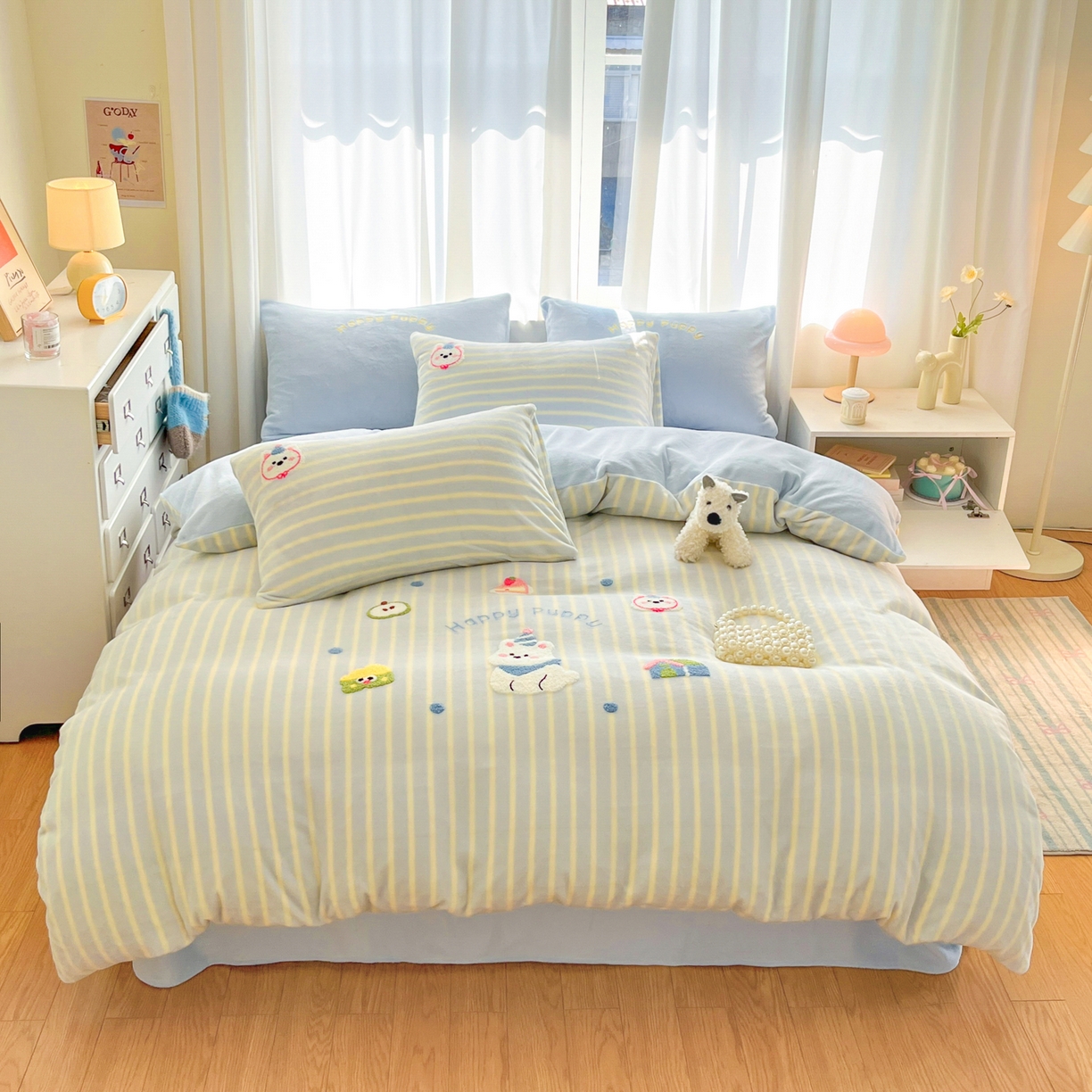 91家纺网 家纺一手货源 找家纺 如一 2025新款卡通毛巾绣系列牛奶绒四件套 竖条西高