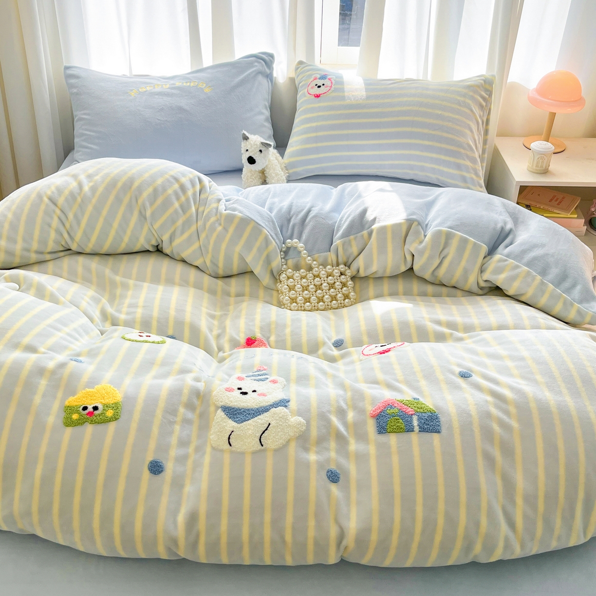 91家纺网 家纺一手货源 找家纺 如一 2025新款卡通毛巾绣系列牛奶绒四件套 竖条西高